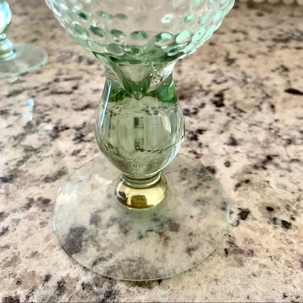 3 glasses with a vase set. Has a vintage feel & look. Very nice wine set.